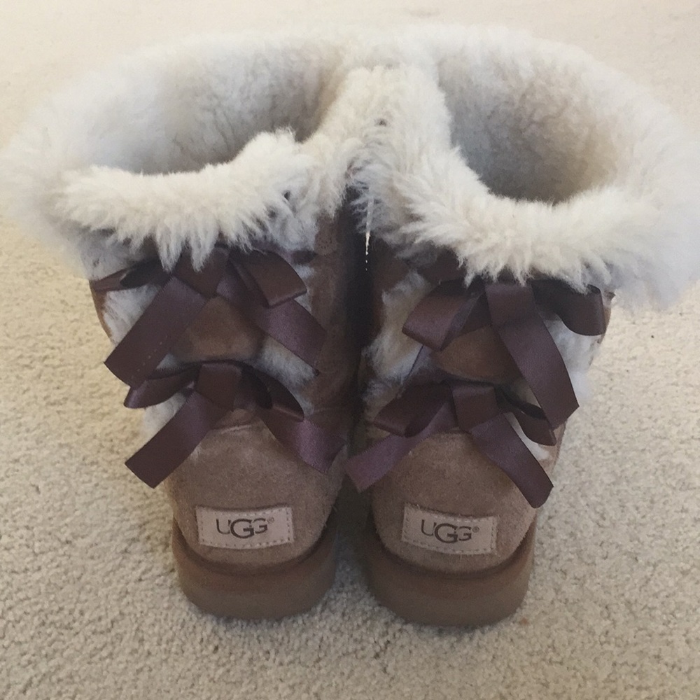 Fall/winter tan uggs with ribbon!